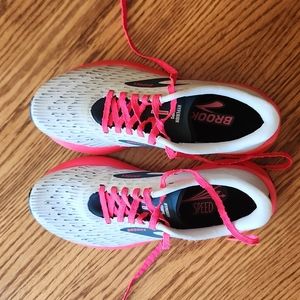 Brooks Hyperion Tempo running shoe.